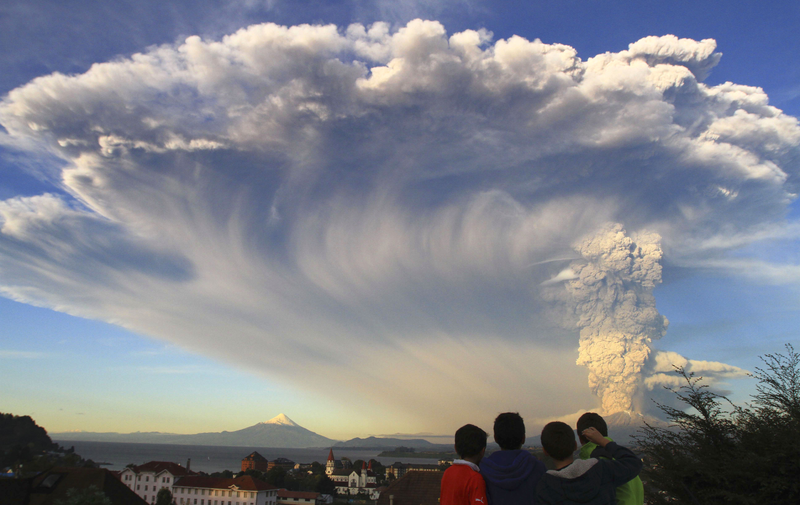 Illustration for article titled Impresionantes imágenes de la erupción del volcán Calbuco